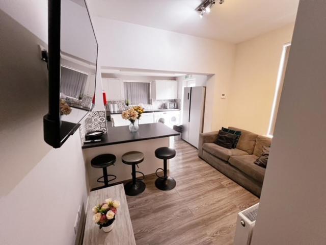 51 Kingsway Coventry Cv2 4Ff Bed and Breakfast Esterno foto
